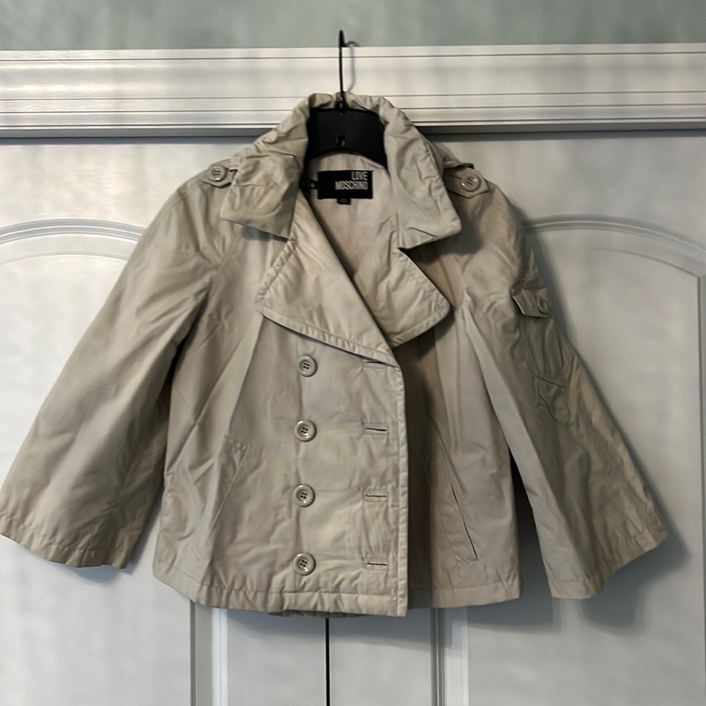 Vintage Cropped Moschino rain/trench coat. Excellent condition. Worn once.